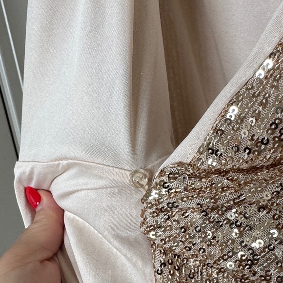 Gold sequin wrap dress - Picture 5 of 6